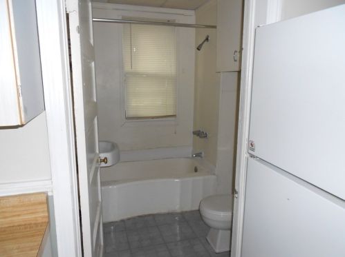 21 Whittier Pl, Chicopee MA 01013-1414 exterior