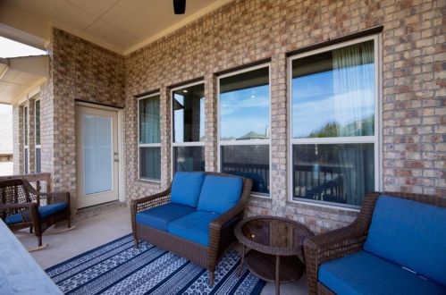 676 Catalina Ln, Austin TX 78737-4715 exterior