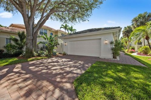 5852 Jameson Dr, Naples FL  34119-4638 exterior