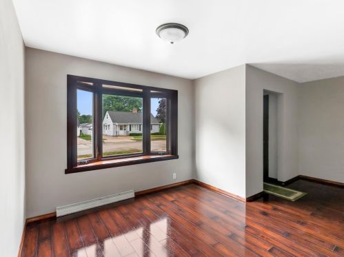 1216 Cherry Rd, Manitowoc WI 54220-1918 exterior