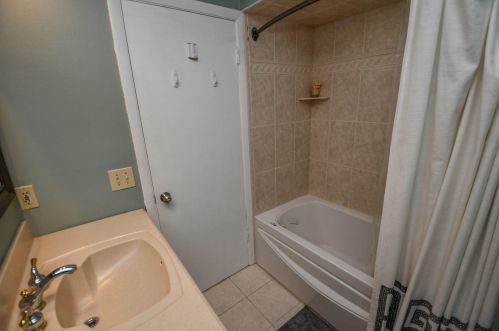 514 Buckingham Way, Chenequa WI 53029-2544 exterior