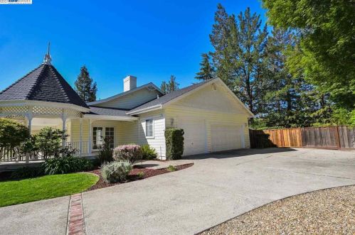 1 Creekledge Ct, Danville, CA 94506-2000