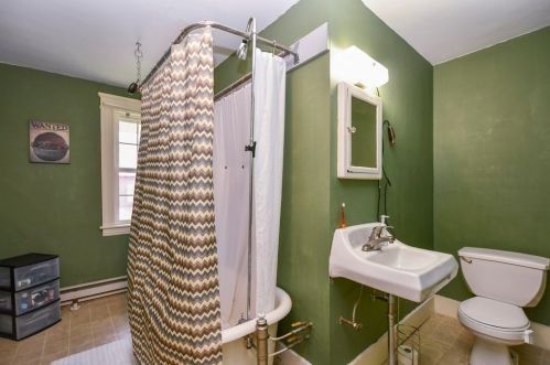 12 Woodford St, Worcester MA 01604-5423 exterior