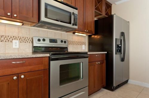 102 Crestland Dr, Austin TX  78752-2422 exterior