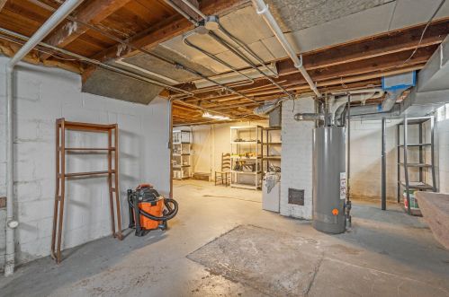 335 Hl St, Chenequa WI 53029-1906 exterior