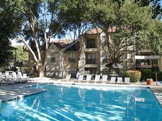 1114 Camino La Costa, Austin TX  78752-3334 exterior