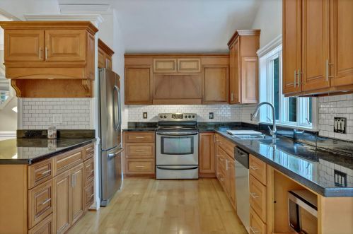 85 Blue Castle Dr, Mashpee MA 02649-3770 exterior