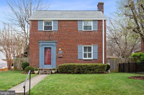 3208 6th St, Arlington, VA 22204-1702