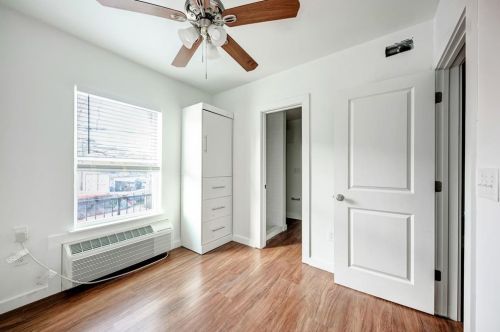 306 30th St, Austin TX 78705-3811 exterior