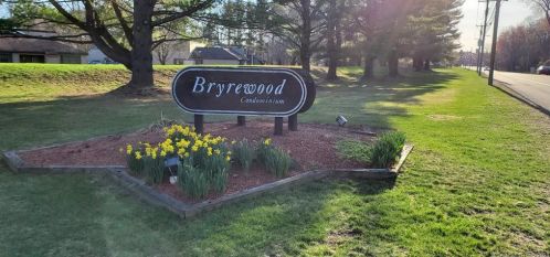 104 Twin Circle Dr, Wapping CT  06074-2629 exterior