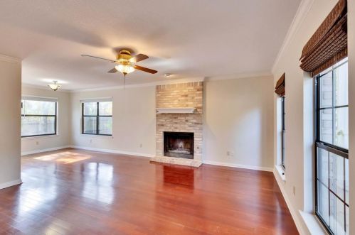 8103 Doe Meadow Dr, Austin TX  78749-2866 exterior