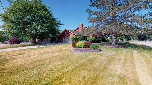 301 Ahrens Dr, Mukwonago WI  53149-1101 exterior