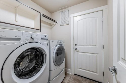 6928 Bay City Bnd, Austin TX 78725-2938 exterior