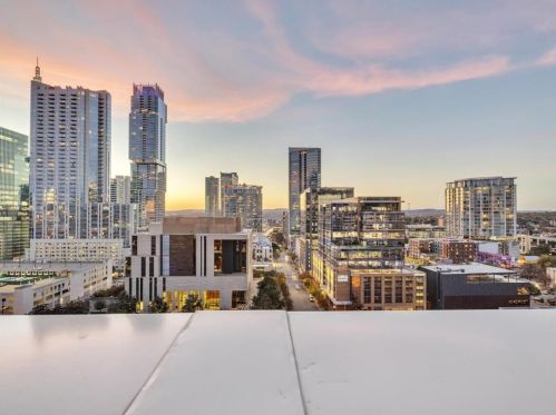 311 5th St, Austin TX  78701-2997 exterior