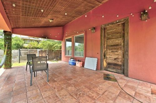 2400 11th St, Austin TX  78702-3510 exterior