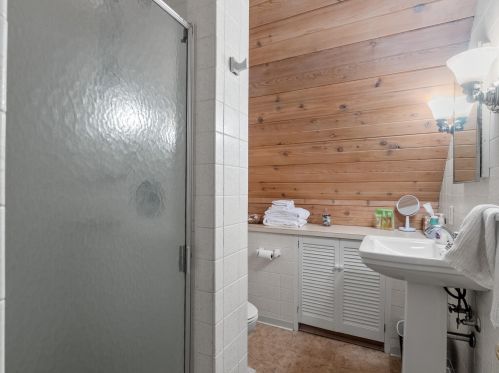 704 Oak St, Manitowoc WI 54220-2848 exterior