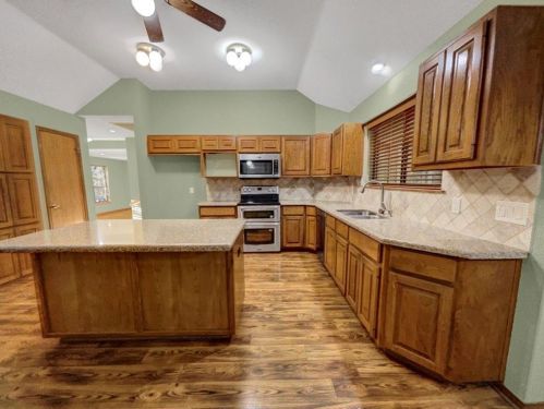 7206 Anaqua Dr, Austin TX 78750-7929 exterior