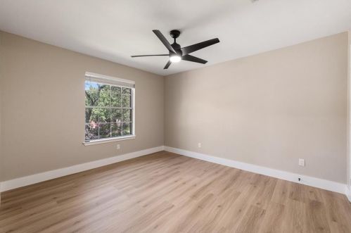 10209 Broomflower Dr, Austin TX 78739-1448 exterior