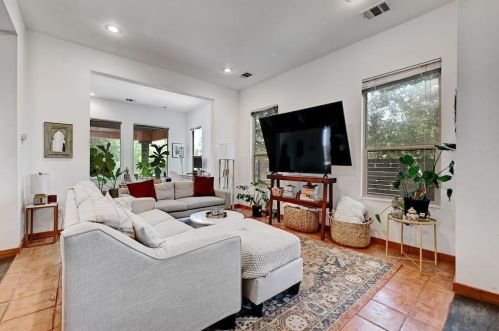 2400 11th St, Austin TX  78702-3510 exterior