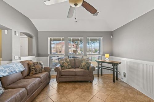 7000 Bay City Bnd, Austin TX 78725-2938 exterior