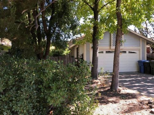 1229 Carrigan Ln, Ukiah, CA 95482-3379