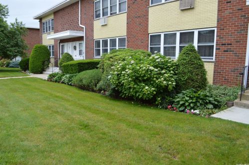 242 Farber Dr, Babylon, NY 11704-5143