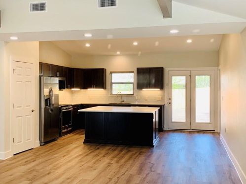 6910 Dubuque Ln, Austin TX  78723-2231 exterior