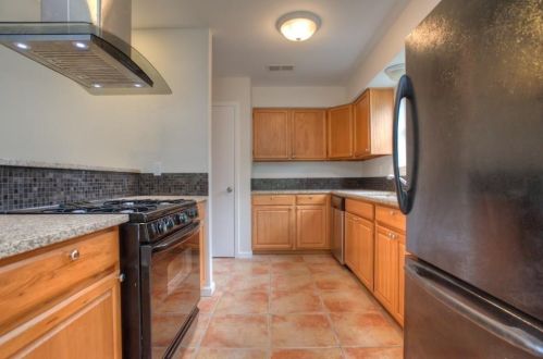 7816 Beauregard Cir, Austin TX  78745-6956 exterior