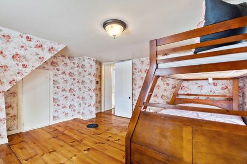 10 Singletary Ave, Sutton MA 01590-1842 exterior