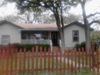 2400 7th St, Austin TX  78702-3902 exterior