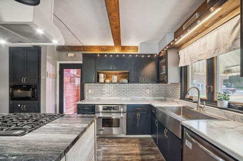 314 Kettle Moraine Dr, Slinger WI 53086-9507 exterior