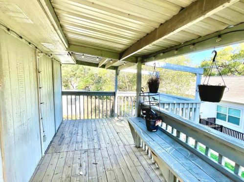 3320 Blumie St, Austin TX 78745-6768 exterior