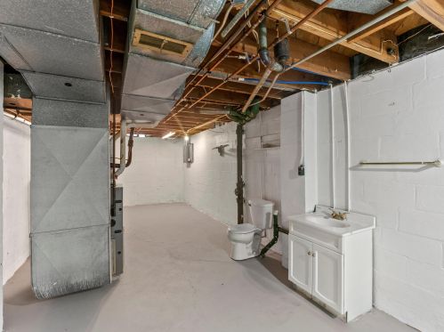 1216 Cherry Rd, Manitowoc WI 54220-1918 exterior