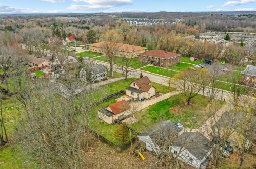 335 Hl St, Chenequa WI 53029-1906 exterior