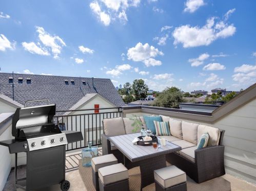 4323 Dickason Ave, Dallas TX 75219-2609 exterior