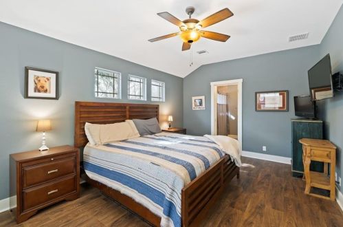 7000 Bay City Bnd, Austin TX 78725-2938 exterior