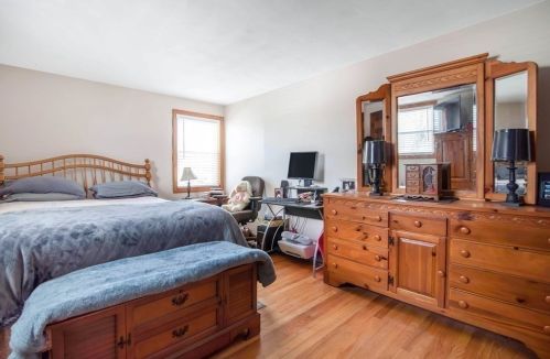 61 Moreau Dr, Chicopee MA 01020-4826 exterior