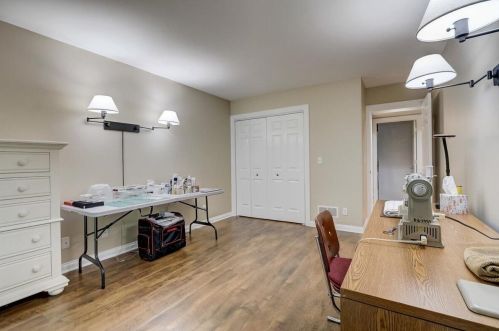 303 Parkview Ct, Chenequa WI exterior