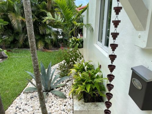 70 101st St, Miami FL  33138-2319 exterior