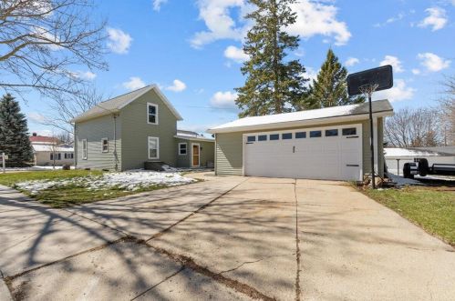 518 Maple St, Horicon, WI 53032-1150