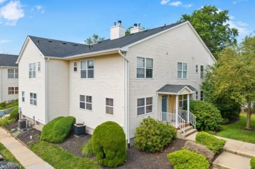 257 Dorset Ct, Piscataway, NJ 08854-2187