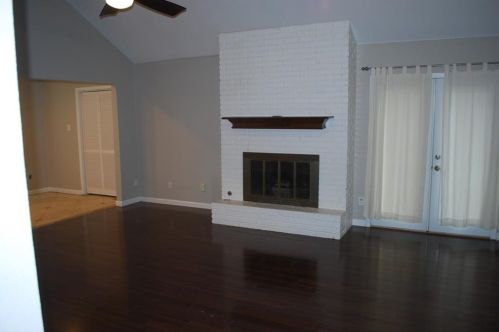 7207 Fence Line Dr, Austin TX  78749-2345 exterior