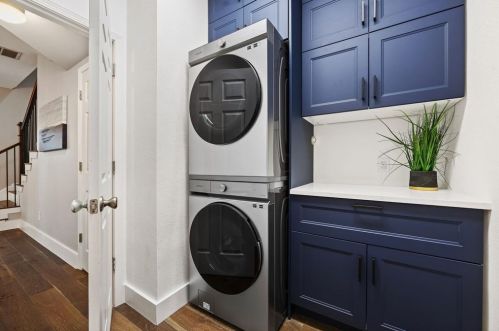 4246 Cyn Gln Cir, Austin TX 78732-2187 exterior