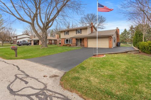 1024 Anton Rd, Chenequa, WI 53029-1206