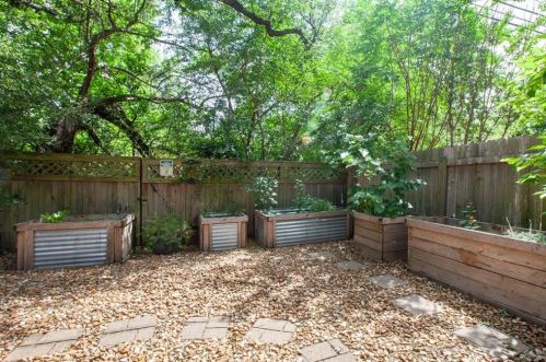 6404 Clairmont Dr, Austin TX 78749-3438 exterior