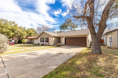 7503 Bender Dr, Austin TX  78749-3104 exterior