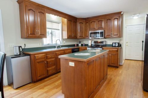 39 Charing Rd, Wapping CT  06074-2228 exterior