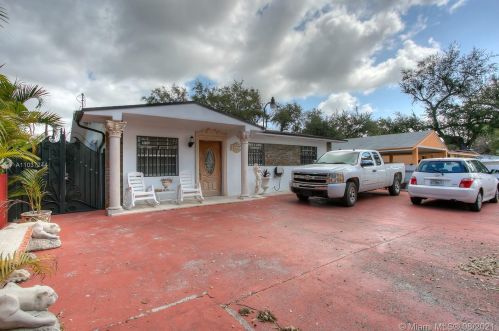 3179 101st St, Miami, FL 33147-1568