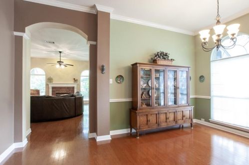 6404 Clairmont Dr, Austin TX 78749-3438 exterior