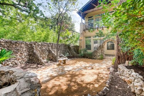 306 34th St, Austin TX 78705-1607 exterior
